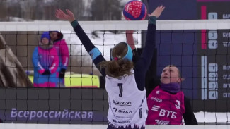 Снежный волейбол и День оленевода объединились на большой спортивной площадке в Новом Уренгое