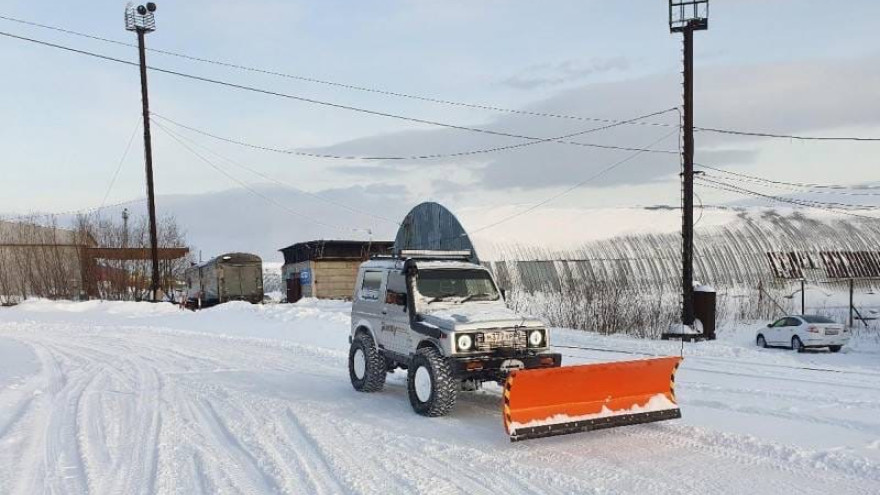 Сам себе коммунальщик: умелец из Лабытнанги приспособил машину для уборки снега