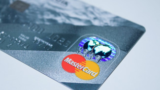 Платежные системы Visa и MasterCard перестали работать в России