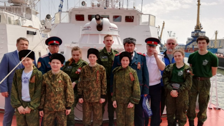 Окружные казаки в Новороссийске познакомились с экипажем сторожевого катера «Ямалец»