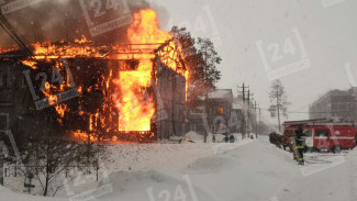 На Ямале вспыхнул многоквартирный дом