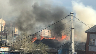 В Салехарде пожарные ликвидировали возгорание на улице Павлова (ВИДЕО)