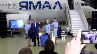 Авиакомпания «Ямал» представила новую униформу для бортпроводников