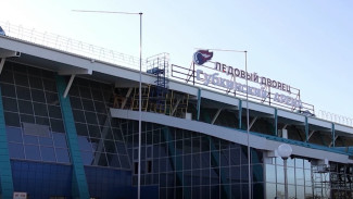 В Губкинском завершается строительство ледового дворца