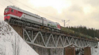 «Действительно, надёжный, мощный локомотив»: газотурбовоз будет перевозить грузы по Северному широтному ходу