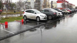 Хоть парковка, да моя!  Проблема личных блокираторов в городе Муравленко