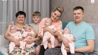 Многодетной семье из Муравленко подарили 7-местный минивэн