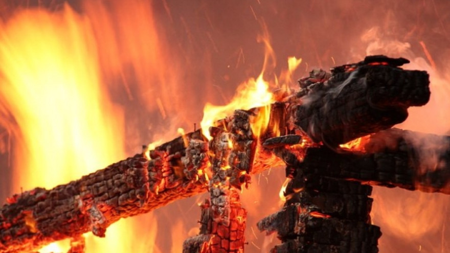 Жители Лабытнанги попарились в Новый год так, что подожгли свою баню