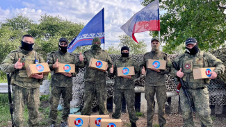 Участвующие в СВО северяне получили посылки ко Дню Победы 