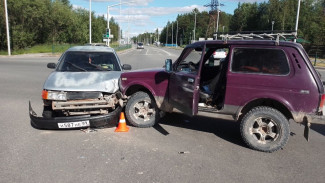 В Ноябрьске при столкновении двух отечественных авто пострадал человек