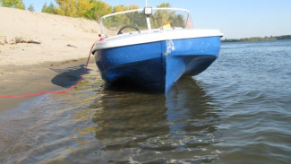У ямальца украли лодку, пристегнутую к металлической раме