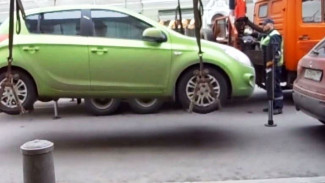 За неправильную парковку – на штрафстоянку: в Губкинском ужесточают наказание «горе автомобилистам»