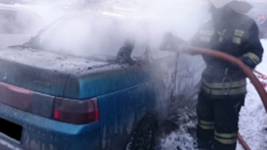 На Ямале в ночь на 30 марта полыхало несколько авто