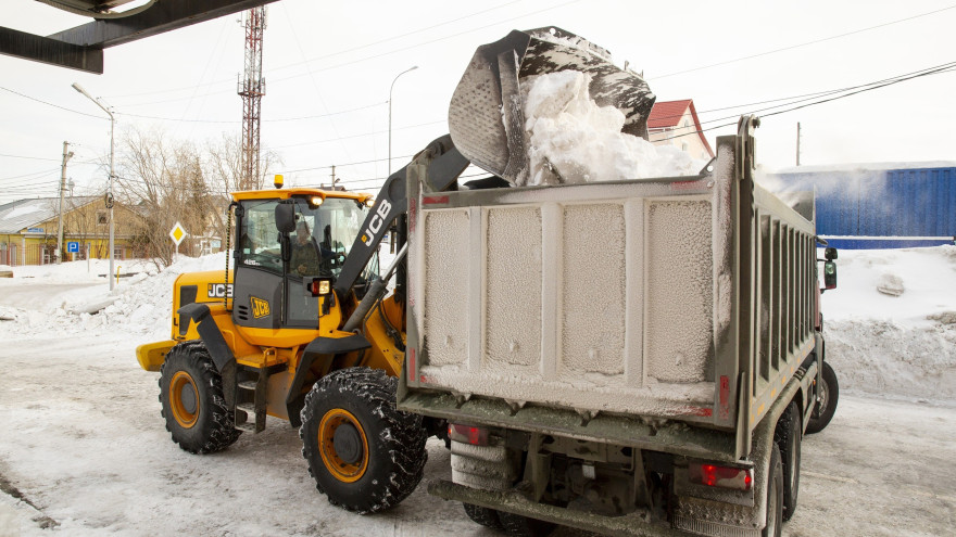 Около 650 жалоб: на Ямале усилили работу по уборке снега на улицах 