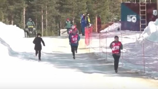 В Ноябрьске спортсмены-экстремалы преодолевали трассу с препятствиями