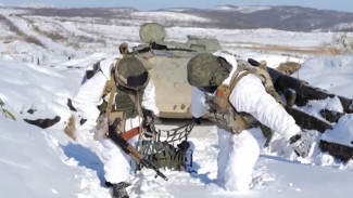 Мобилизованные бойцы учатся работать на отечественных дронах на Сахалине 