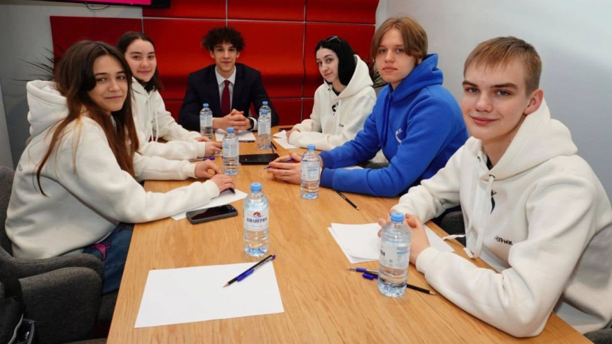 В Новом Уренгое студенты реализуют свои грантовые проекты в новом молодежном пространстве 