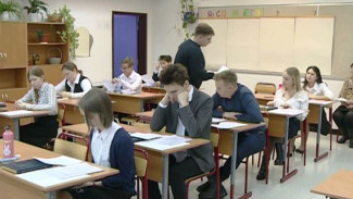 Заслужить право на сдачу ЕГЭ: старшеклассники Ямала пишут тестовое сочинение