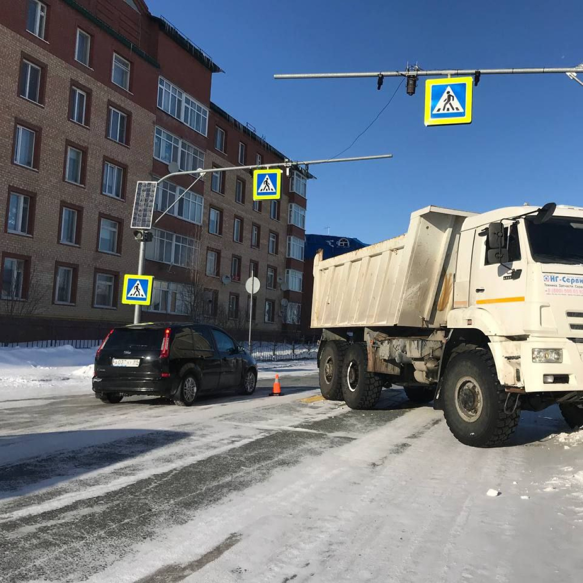 На Ямале ребенок угодил под колеса КАМАЗА – Новости Салехарда и ЯНАО –  Вести. Ямал. Актуальные новости Ямала