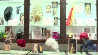 «Все дело в шляпке»: в Тазовском проходит выставка женских головных уборов
