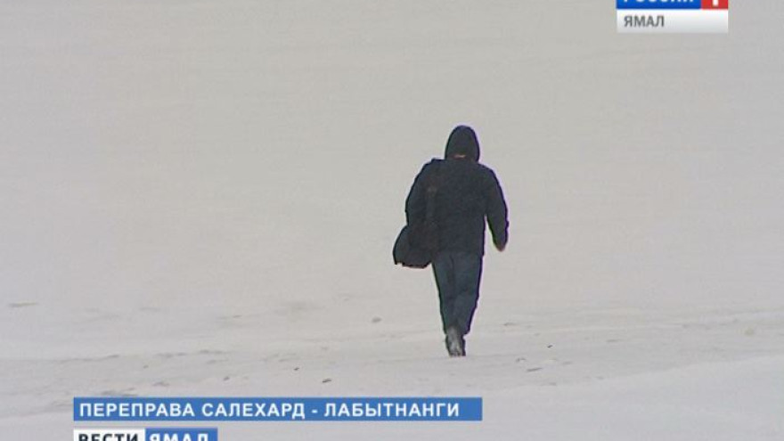 Лед тонкий! Переправляться через Обь пешком - опасно для жизни