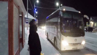 Глава Тазовского района отдал жителям комфортный автобус, принадлежащий администрации
