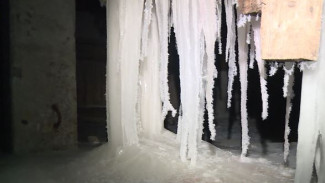 Морозный удар по коммунальным сетям: в домах ямальцев промерзает вода и прорывает трубы