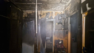 На Ямале пожарные спасли человека из горящего дома
