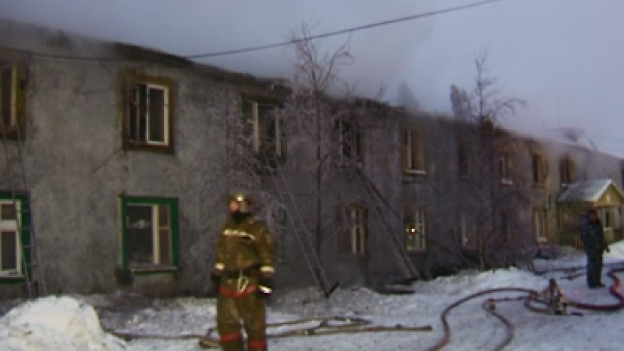 Сегодня утром в Ноябрьске загорелся жилой дом, есть пострадавшие