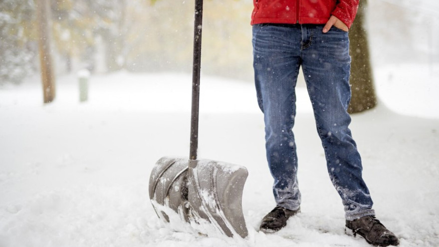 Осужденные в Ноябрьске будут убирать снег и мыть городские автобусы