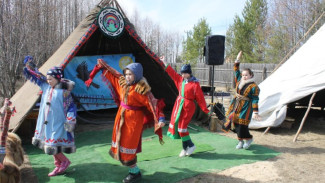 В тюменском этностойбище «Увас Мир хот» встретили весну