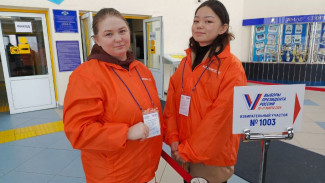 Волонтеры Ямала обеспечивают доступность на выборах для пожилых и маломобильных граждан