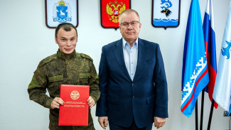 Бойцу из Ямальского района вручили благодарность Президента РФ за участие в спецоперации
