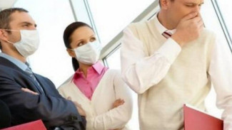 В период эпидемии работников хотят обязать носить защитные повязки и штрафовать за их отсутствие
