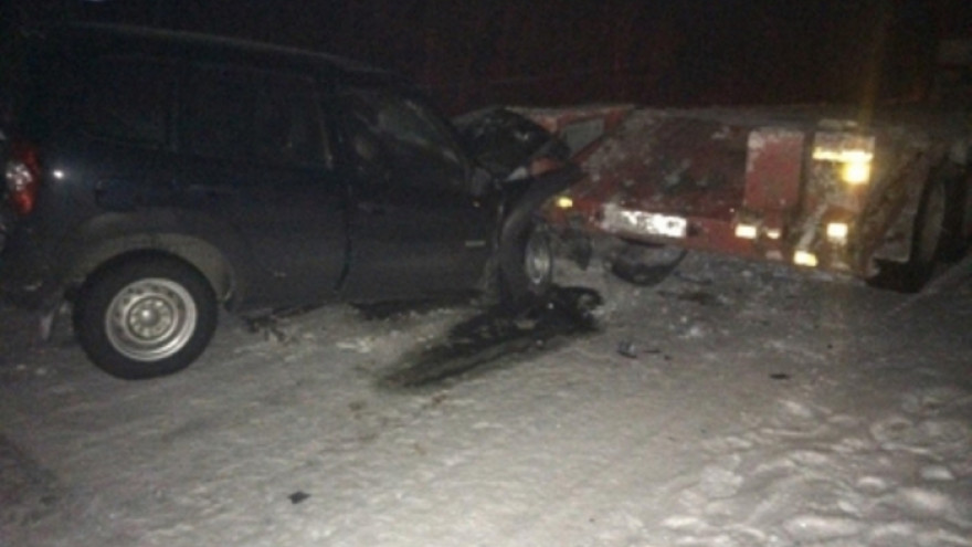 На Ямале водитель Chevrolet Niva скончался при столкновении с КамАЗом