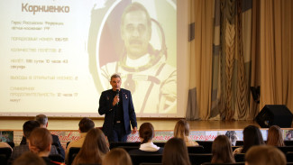 «Думал, да кто я такой, чтобы летать к звездам»: Муравленко посетил легендарный космонавт