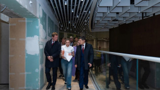 Дмитрий Артюхов проверил готовность арт-центра «ГАЗ» в Новом Уренгое