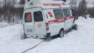 На Ямале карета скорой помощи столкнулась с внедорожником: пострадали трое