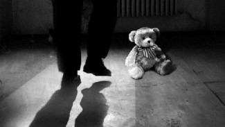 На Ямале под суд пойдет педофил за совращение и избиение малолетней девочки. «Мать от нее отказалась»