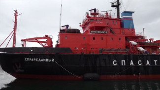 В порт Петропавловска зашло ледокольное спасательное судно «Справедливый»