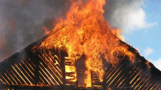 В Шурышкарском районе сгорел двухквартирный дом