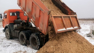 В Тазовском районе украли немыслимую гору песка