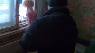 Раздражал плач: на Ямале мужчина выбросил из окна двухлетнего ребенка