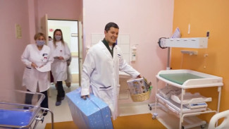 Первые малыши 2026 года на Ямале получили поздравления от главы региона