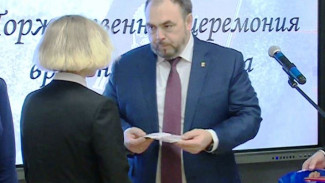 Новые права и возможности: салехардским школьникам вручили паспорта гражданина России