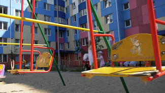 Прокуратура проверит детскую площадку в Ноябрьске, на которой девочка переломала оба плеча