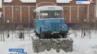 Памятник советскому автопрому. Ко Дню автомобилиста установили автобус КАВЗ 651-А