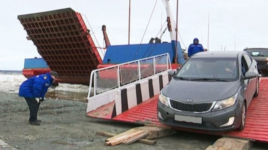 Свершилось. Паромы с Приобья причалили к берегам Салехарда