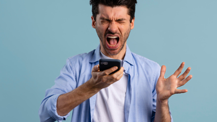 Рабочий чат как место преступления: на Ямале работник заплатил 12 тысяч за острый язык