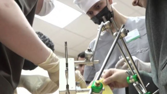 Навыки владения скальпелем оттачивали в Тюмени будущие эскулапы страны